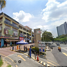Ground shop with tenant 