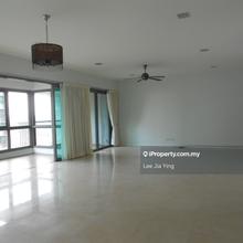 Low floor. Pool view. Bright and nice.