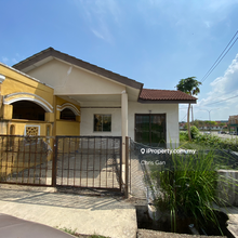 Lorong gambang damai single storey corner house for rent.