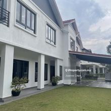 Corner unit, next to the lake, biggest built-up in Idaman