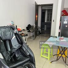 Modern 1100sqft Renovated Unit at The Henge with Pool & Open View