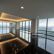 High floor, move-in ready unit 