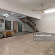 Freehold 2 storey terrace able to park 2 cars and near shop