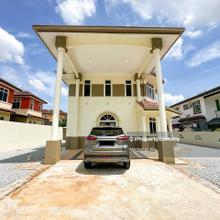 Newly Upgraded 2 Storey Bungalow with Spacious Land !