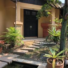 Exclusive design bungalow with swimming pool 