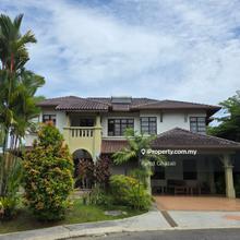 Spacious unit with big land must view!