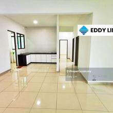 Middle floor pool view