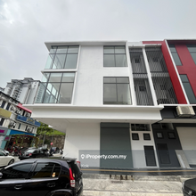 Desa Petaling corner shop