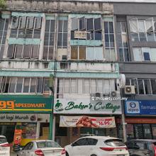 Shah Alam seksyen 25 shop  beside 99 near Bank, Pasar,eco rm2, mosque