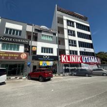 Corner office lot