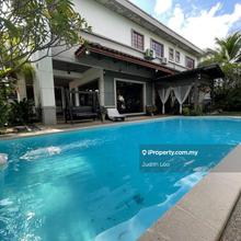 Link Bungalow corner with land and pool