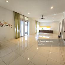 2.5 Storey Semi-D House with Gated Guarded & Freehold