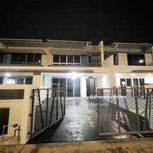 Facing Lake 2 Storey Terrace (type Arina) @ Serenia City, Sepang