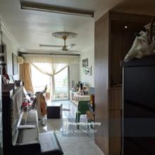 Partial Furnish Unit With Balcony Facing KLCC View Suit For Family