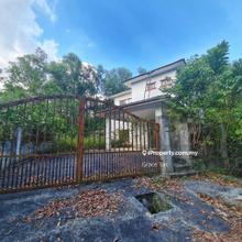 A Land for Sale in Taman Equine with An Abandoned Bungalow 