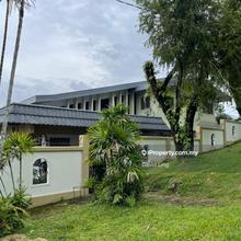 A peaceful area on hill slope with paronamic view at Peace Road.