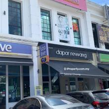 First Floor Corner Eco Majestic Silver Square Whitten Ample Parking