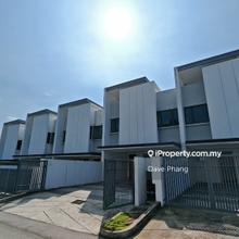 Brand New unit gated guarded freehold 5 minutes to MRR2 / DUKE
