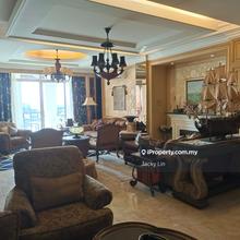 Well kept and very well reno condo for sale. Lake view. 3000sf unit