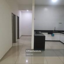 Tree Sparina 1130sf Mid Floor Renovated Unit 2 Car Park