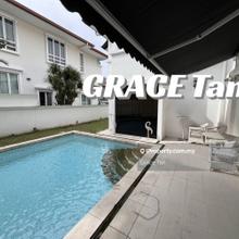 Freehold bungalow with individual design, comes with pool