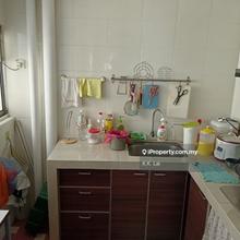 Freehold. Balcony facing greenery 