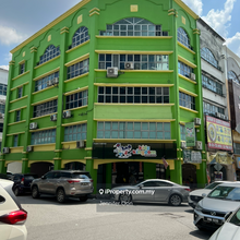 Rare Find - Corner 5storey with lift 