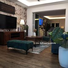 Vista Komanwel A Freehold Condominium for Sale