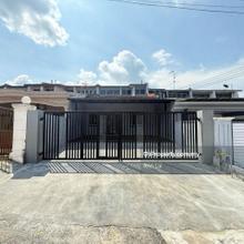 Freehold - Non Bumi Lot - Fully Extended Kitchen & Renovated