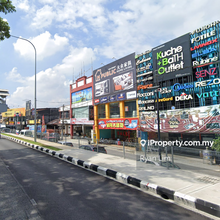 Facing mainroad, Ground floor