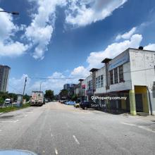 Kempas Utama shop for Rent 