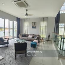 2.5-sty Bungalow Corner Lot