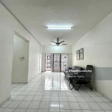 3 Bedder Condo For Sale in a Prime Location!
