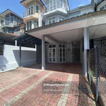 Family-Friendly Superlink Home - Serene Living, Great Connectivity