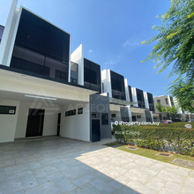 Luxury life style with peaceful environment 