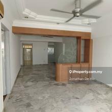 Freehold Newly Painted Good Feng Shui unit. Short walk to LRT