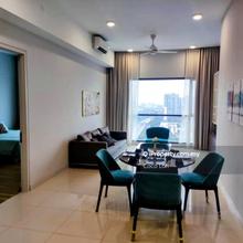Luxury 2 bedrooms unit direct link to shopping mall and MRT station