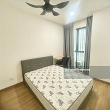 Aratre 2rooms muji style 2carparks 5mins to lrt minimart downstair