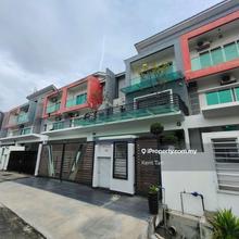 Suria Tropika 2.5 sty End Lot House