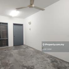 Apartment with Lift! Seri Mutiara 3 Bedroom for Sale!