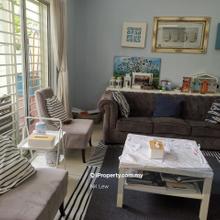 Duplex Intermediate unit with extra Large Garden 556sq 4room 4bath 