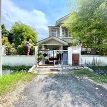 Corner Lot. Near to Guardhouse. Good for Own stay.