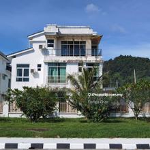 3 Storey Beach Front bungalow before Lexis Hotel Teluk Kumbar for sale