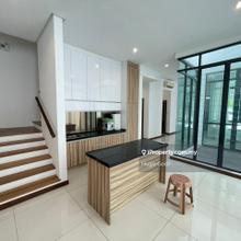 Brand New Renovated Semi-D, Ample Parking Space, Cozy&Greenery Area