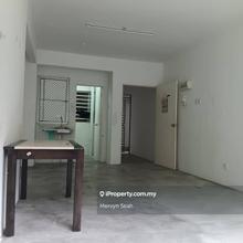 E-Garden 780 Sqft middle Floor 1 Car Park Rare In Market Worth Deal
