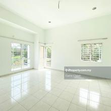 Corner Unit, Spacious Garden, Ample Carpark, Move in condition