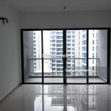 Atlantis 1 room unit high floor with nice pool view