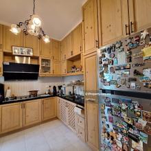 Bayswater e-gate 1313sf renovated 2cp rare worth nice