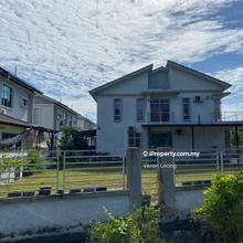 Semi d corner unit big land 5336sqft 4 rooms 3 baths 