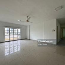 Corner unit mid floor. Walking distance to KL City.